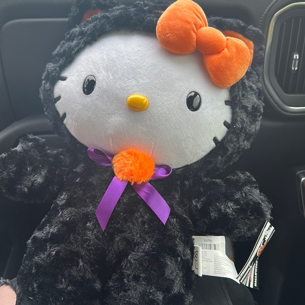 Hello kitty halloween greeter